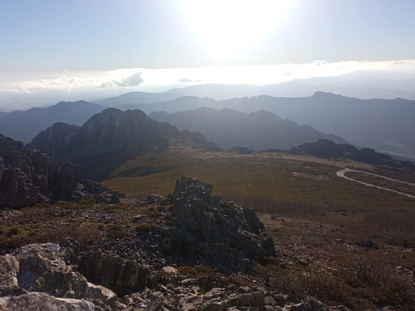 Vista del Pico Villuercas (Risco de la Villuerca) con el caracteristico relieve apalachense de cuarcita