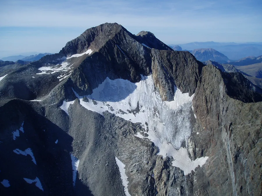 Macizo del Posets con glaciar de Paules, segundo techo de los Pirineos